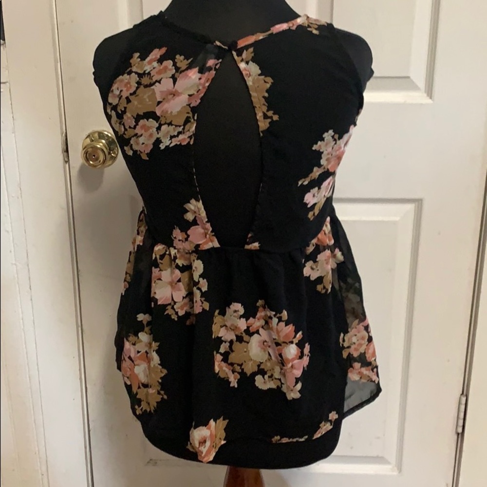 Shear Top. Size Medium - Picture 3 of 7
